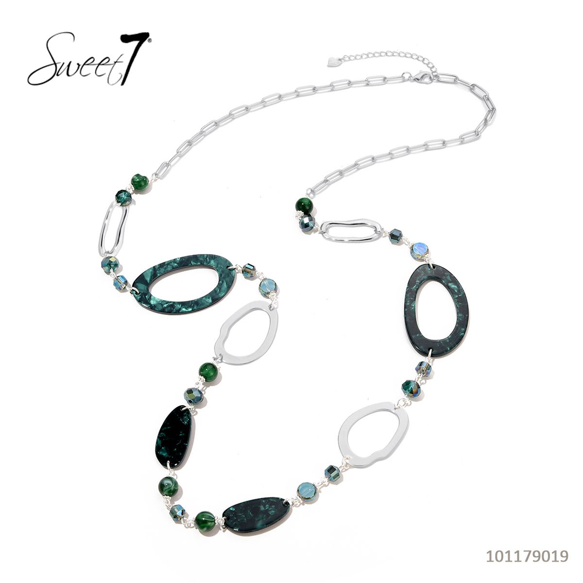 Collier long argenté et perles vertes