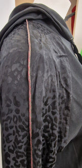 Sweat à capuche  ligne brune sur les manches