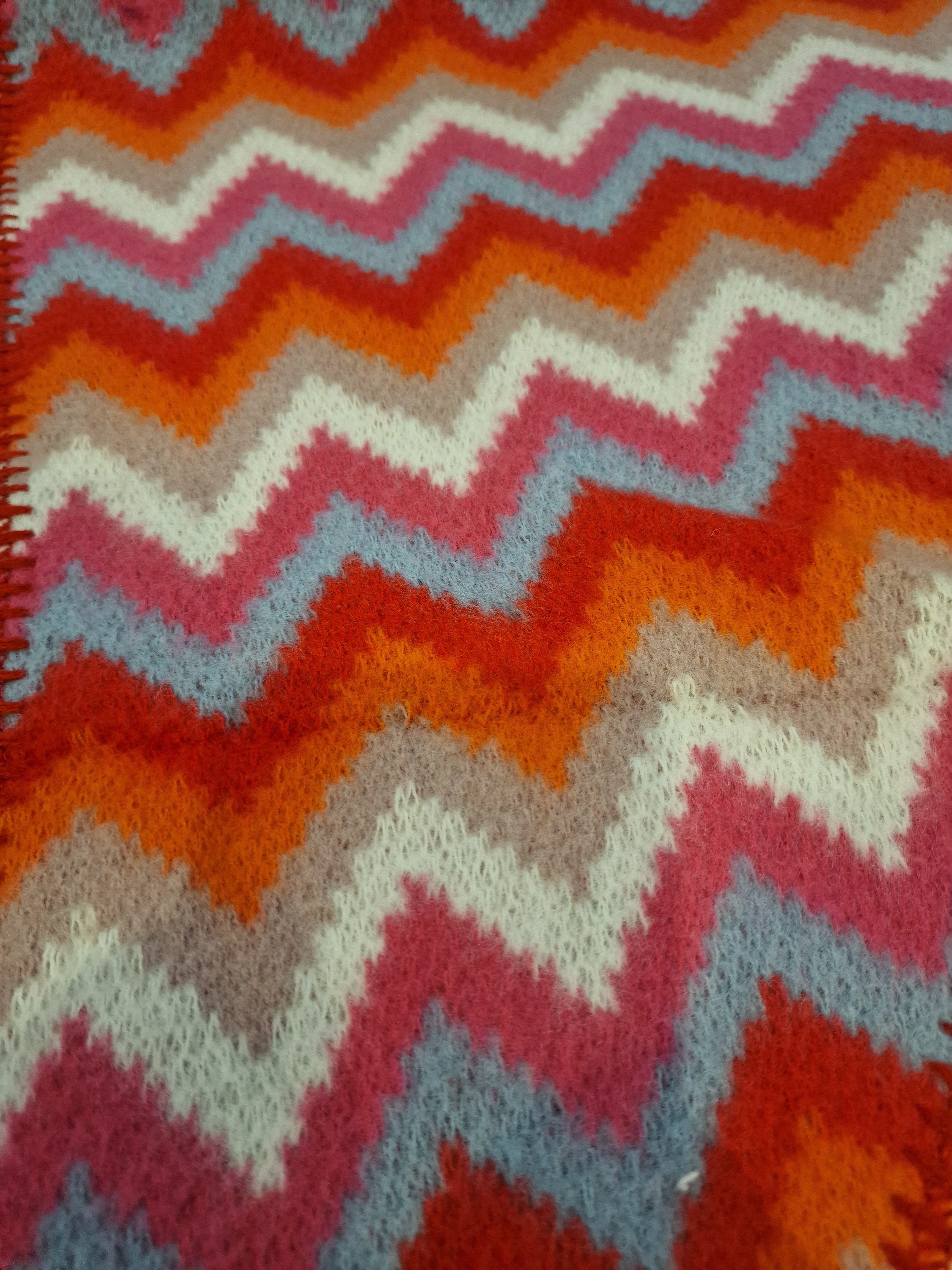 Écharpe en pointe motif zigzag