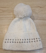 Bonnet avec pompons et brillants