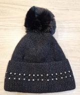 Bonnet avec pompons et brillants