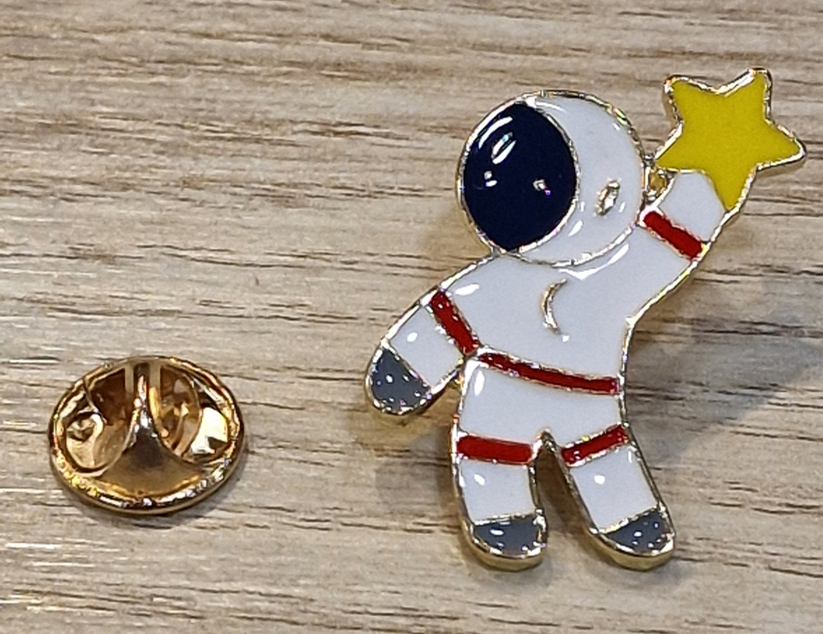 Pin's