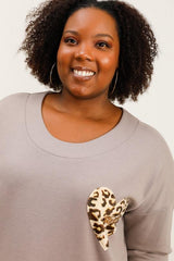 Sweat col rond coeur léopard