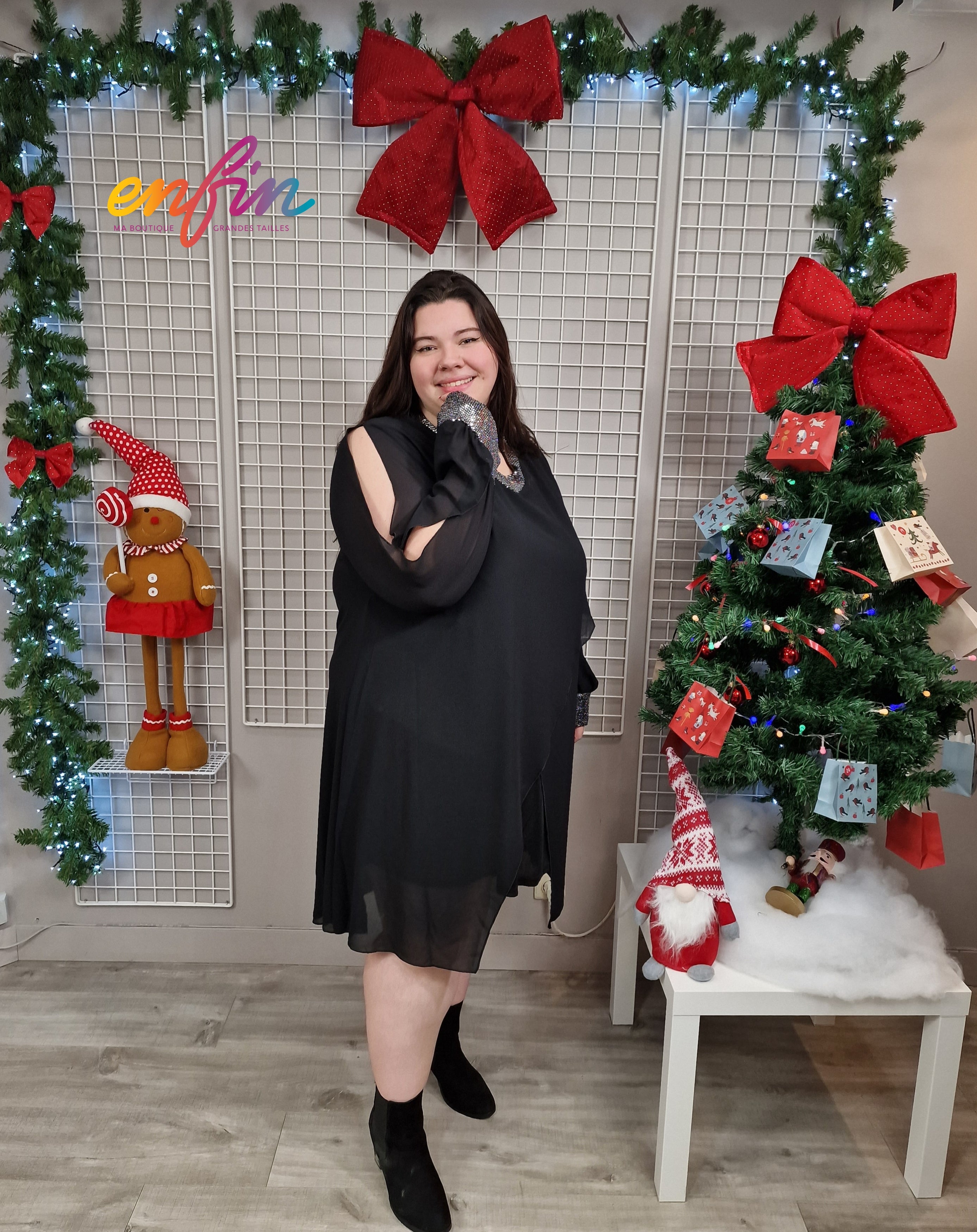 Robe de Fête - Voilage et brillants col/poignets