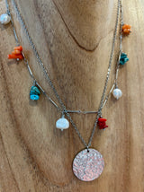 Ensemble de 2 colliers avec petites pierres et plaques