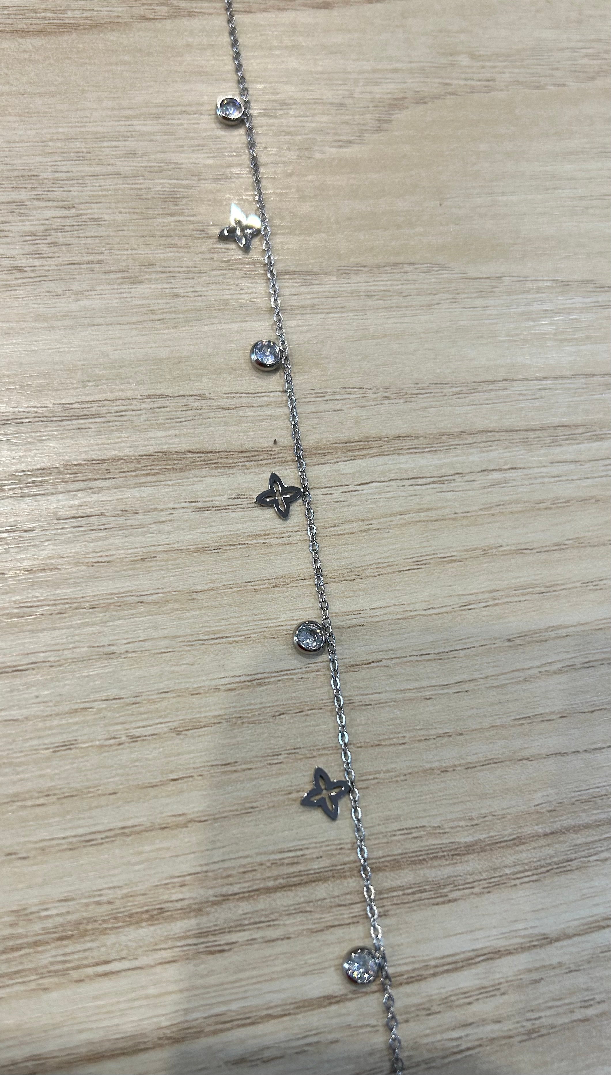 Bracelet pour cheville trèfle et petit strass