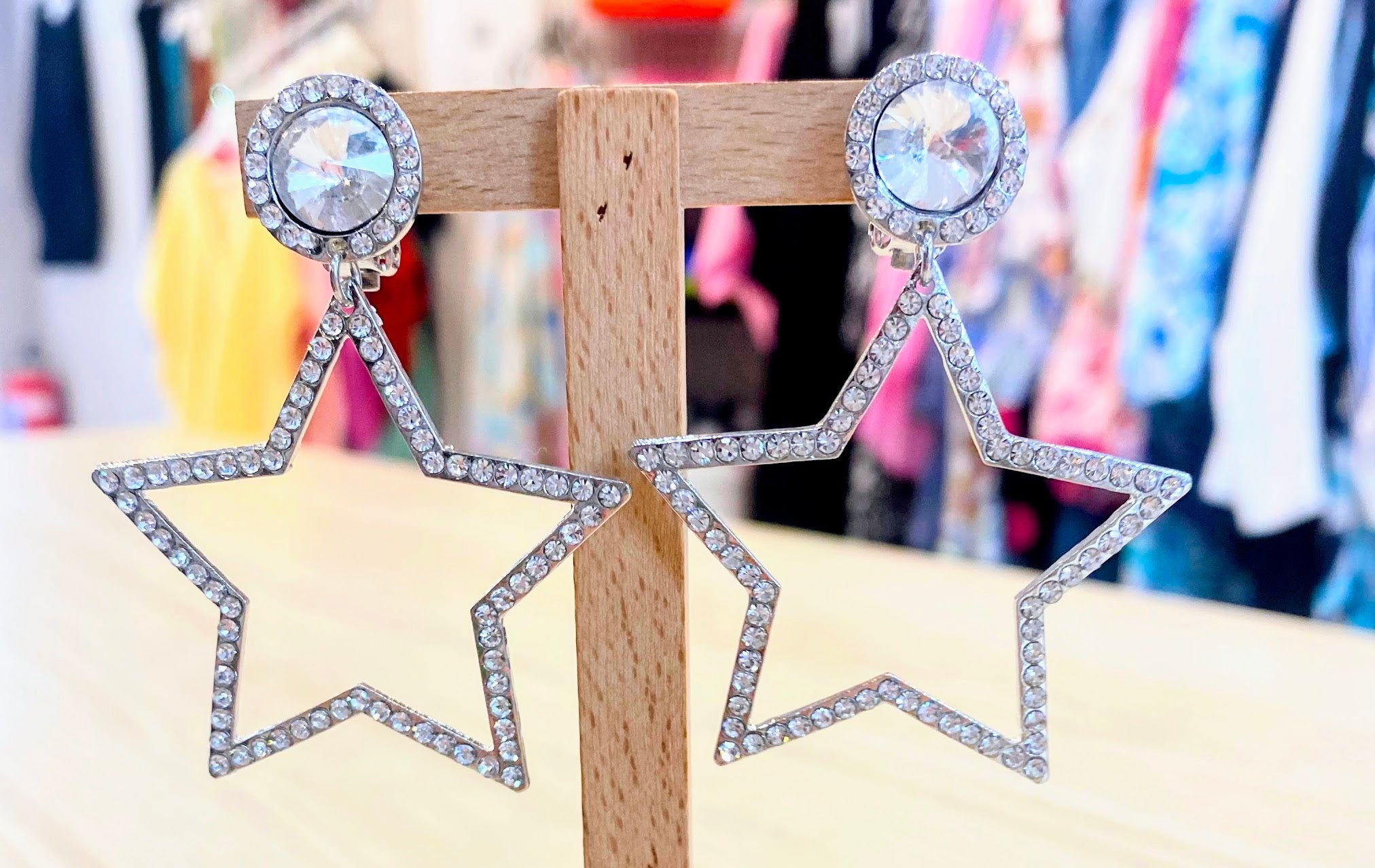 Boucles d'oreilles clip - Étoile dorée avec brillants