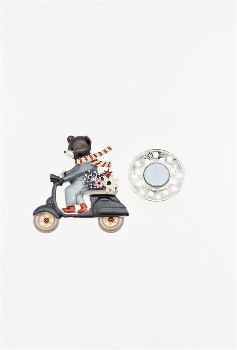 Broche aimantée - Ourson Scooter