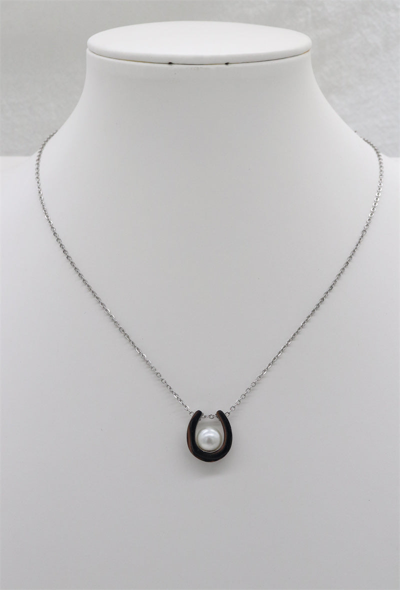 Collier court fer à cheval et perle