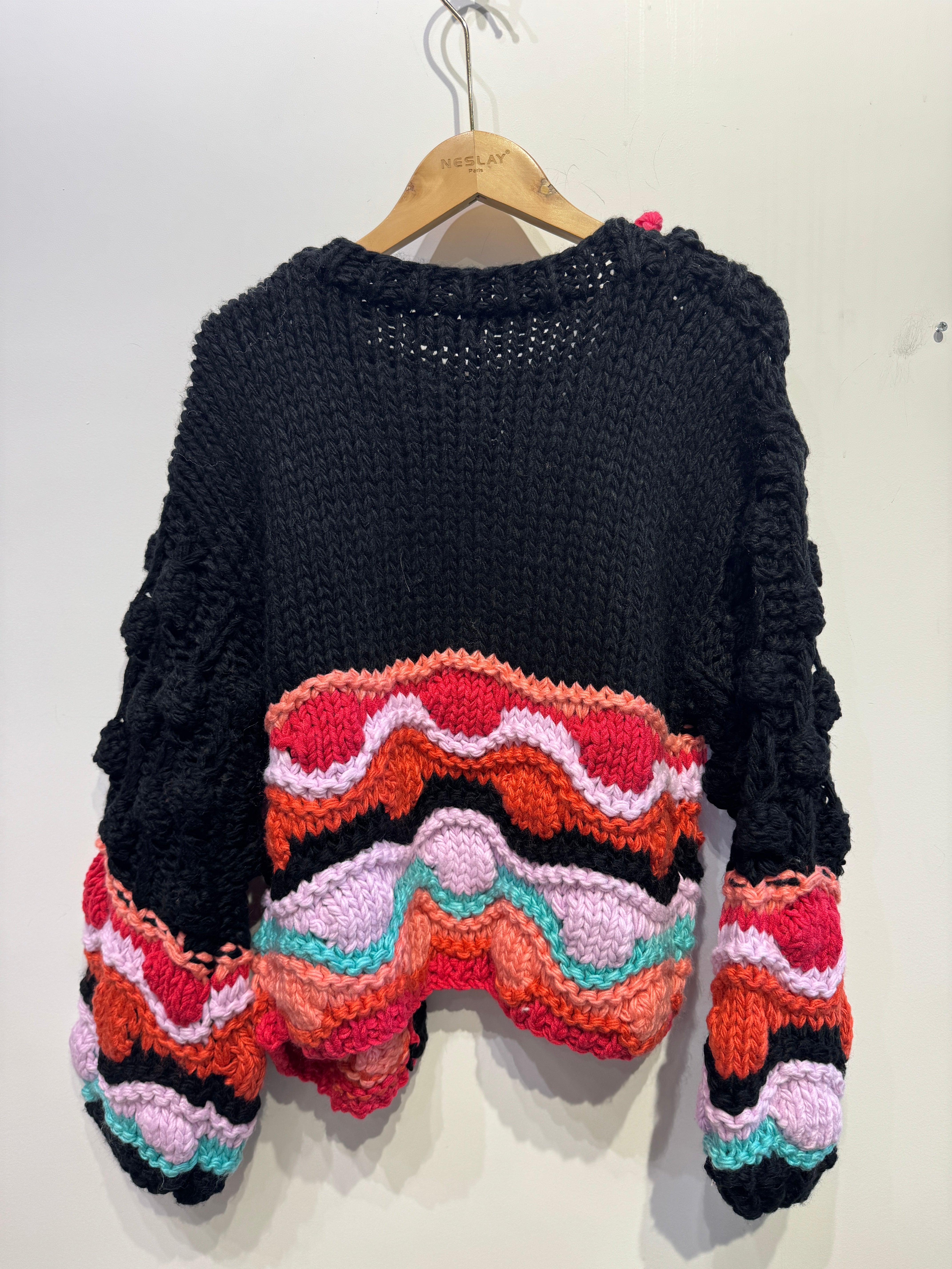Gilet coloré avec pompons