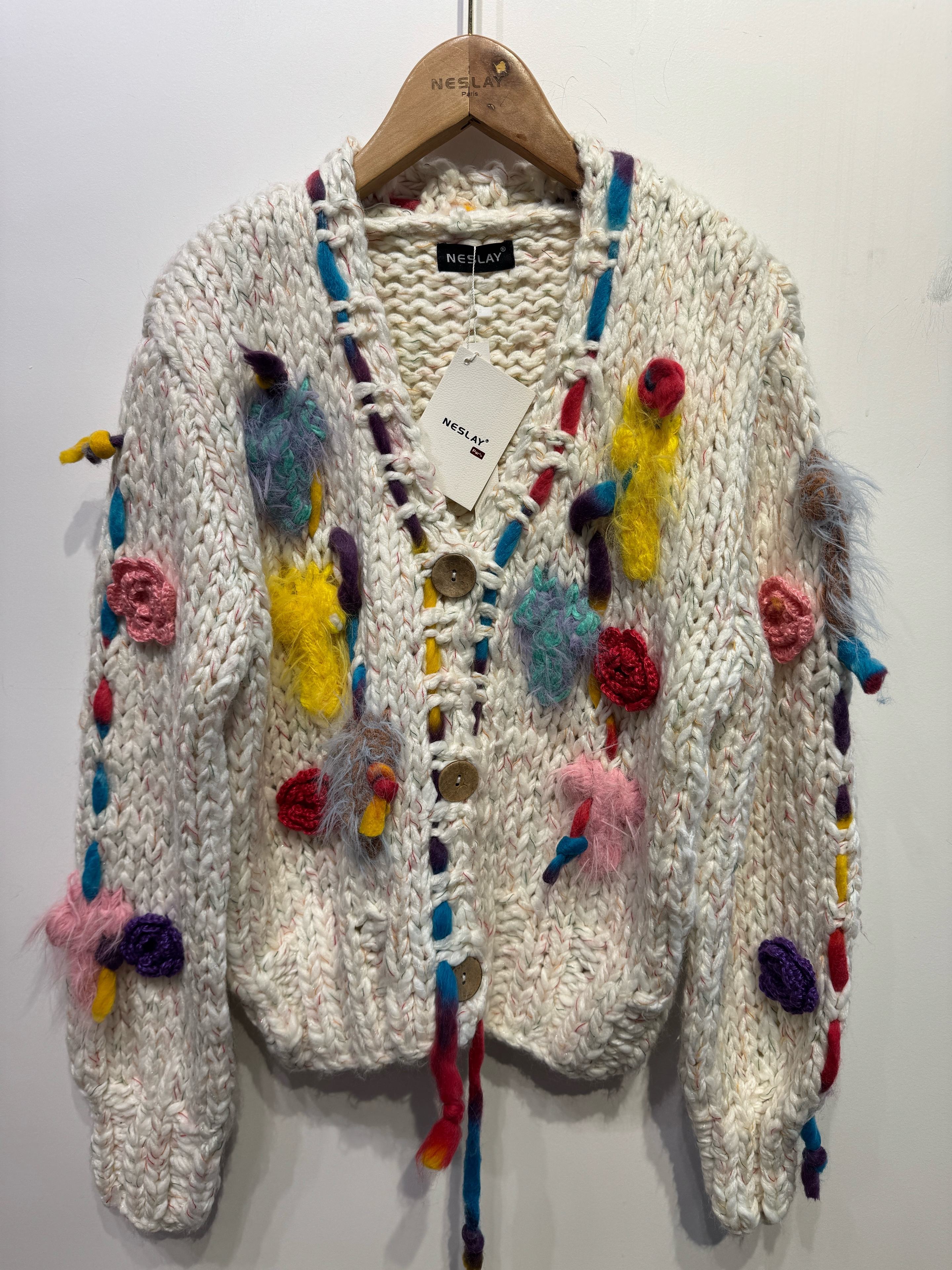 Gilet court coloré  avec fleurs