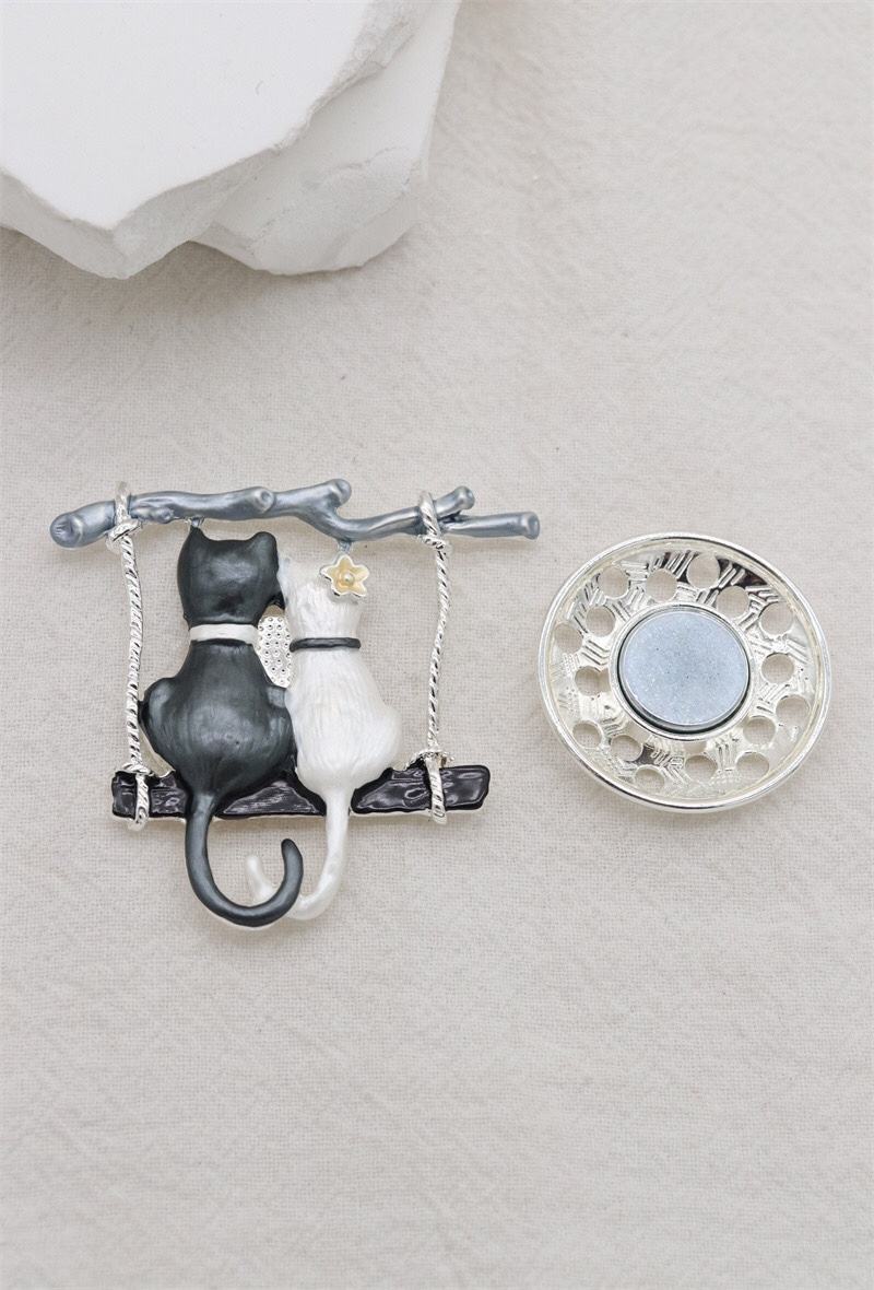 Broche aimantée - Chats balançoire