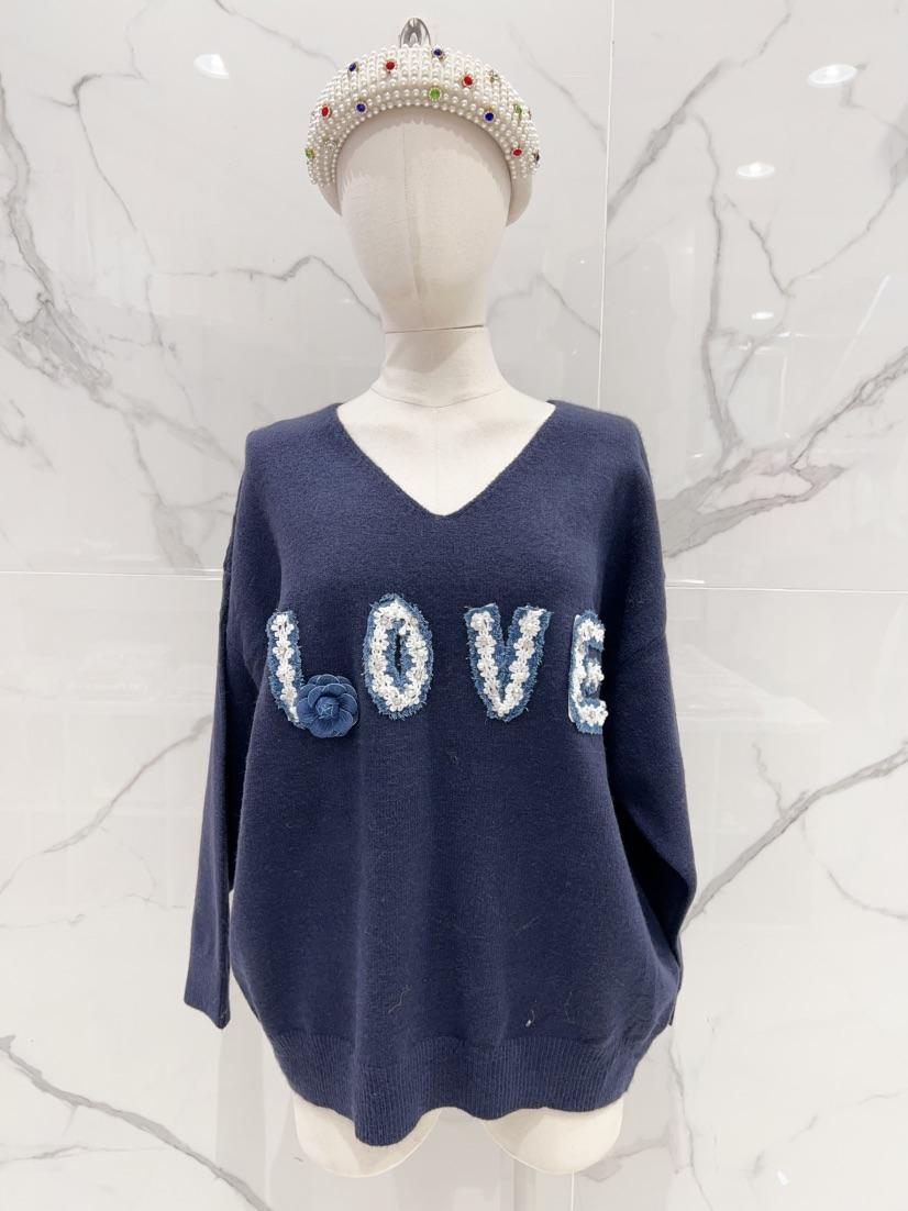 Pull  col V - LOVE