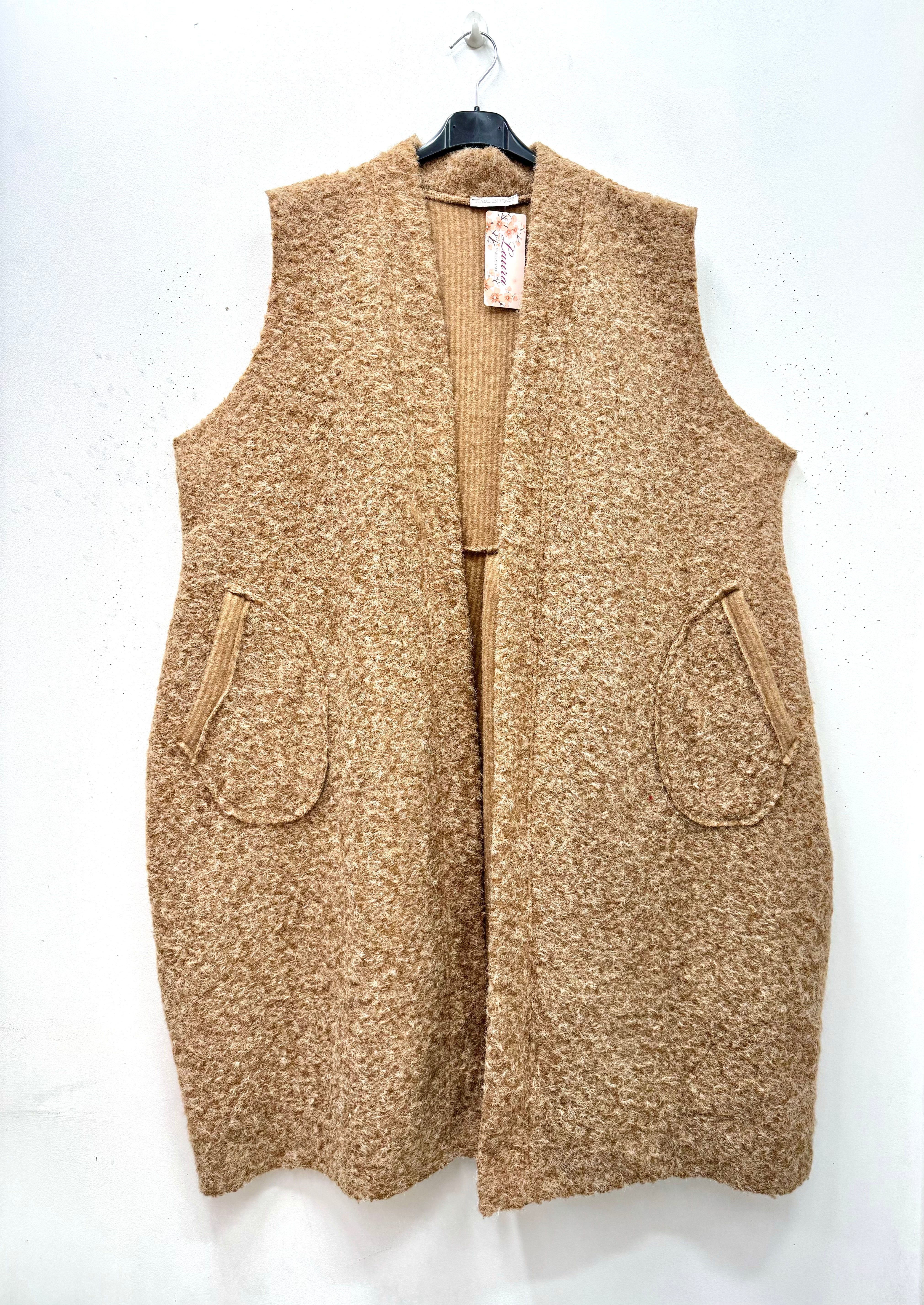 Veste longue sans manches en bouclette