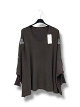 Pull oversize avec cœurs strass sur les manches