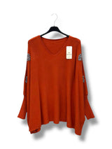 Pull oversize avec cœurs strass sur les manches