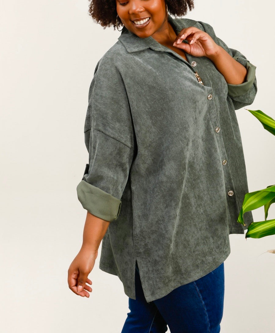 Chemise en velours avec broche