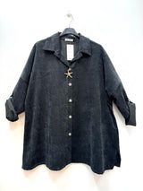 Chemise en velours avec broche
