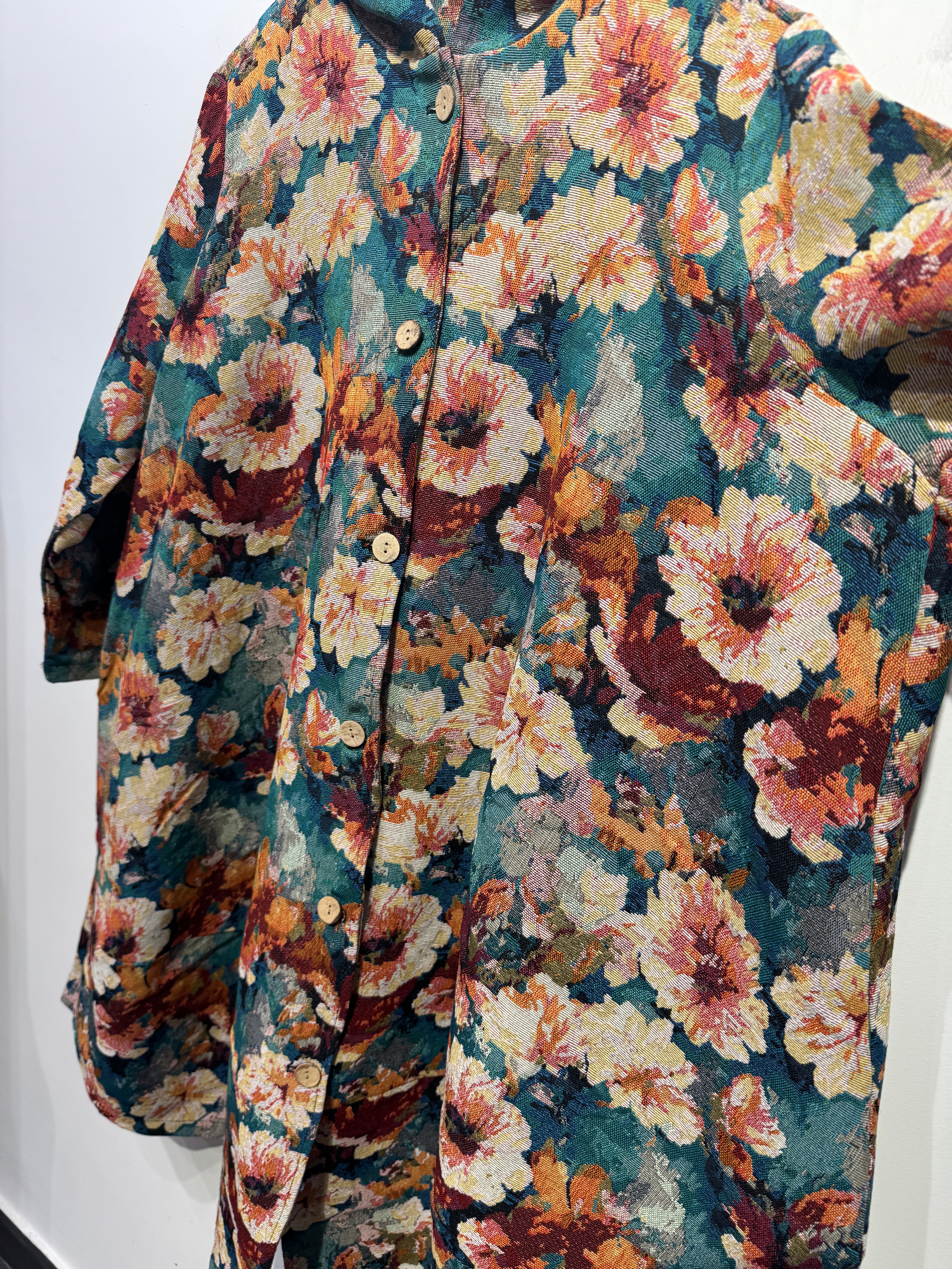 Veste avec capuche coupe évasée