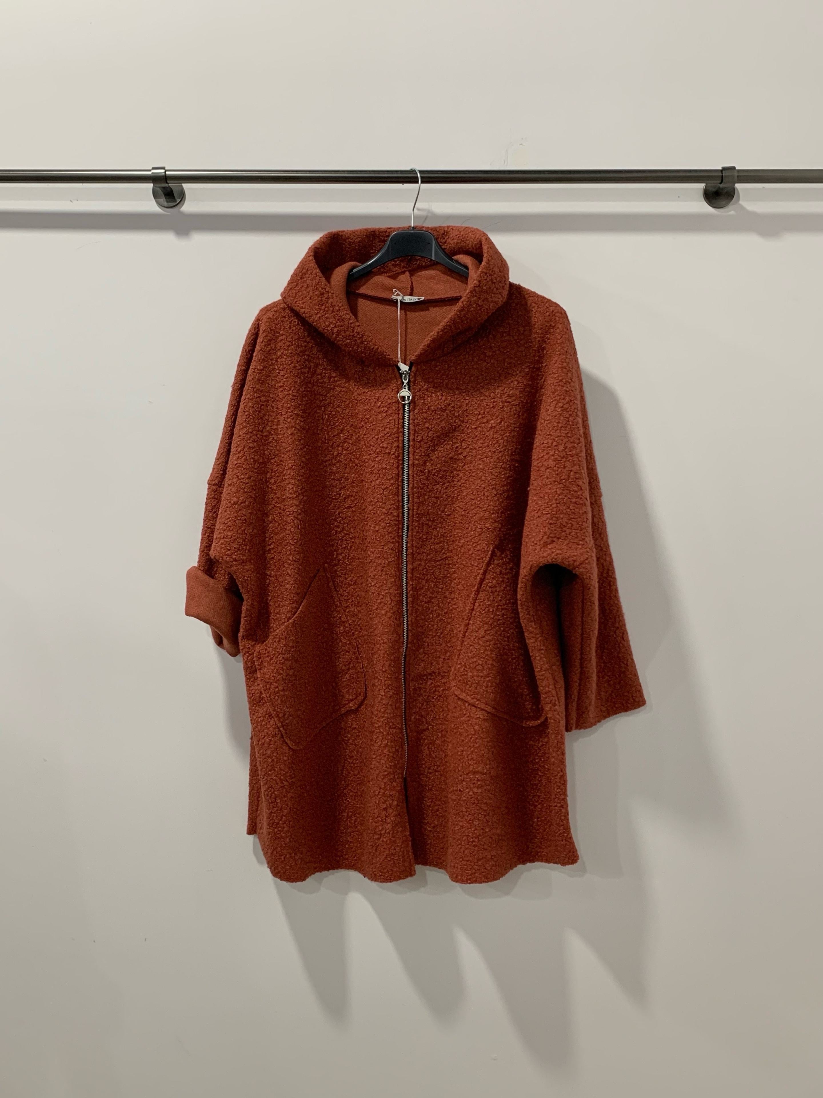 Manteau à capuche en laine bouclée