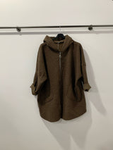 Manteau à capuche en laine bouclée