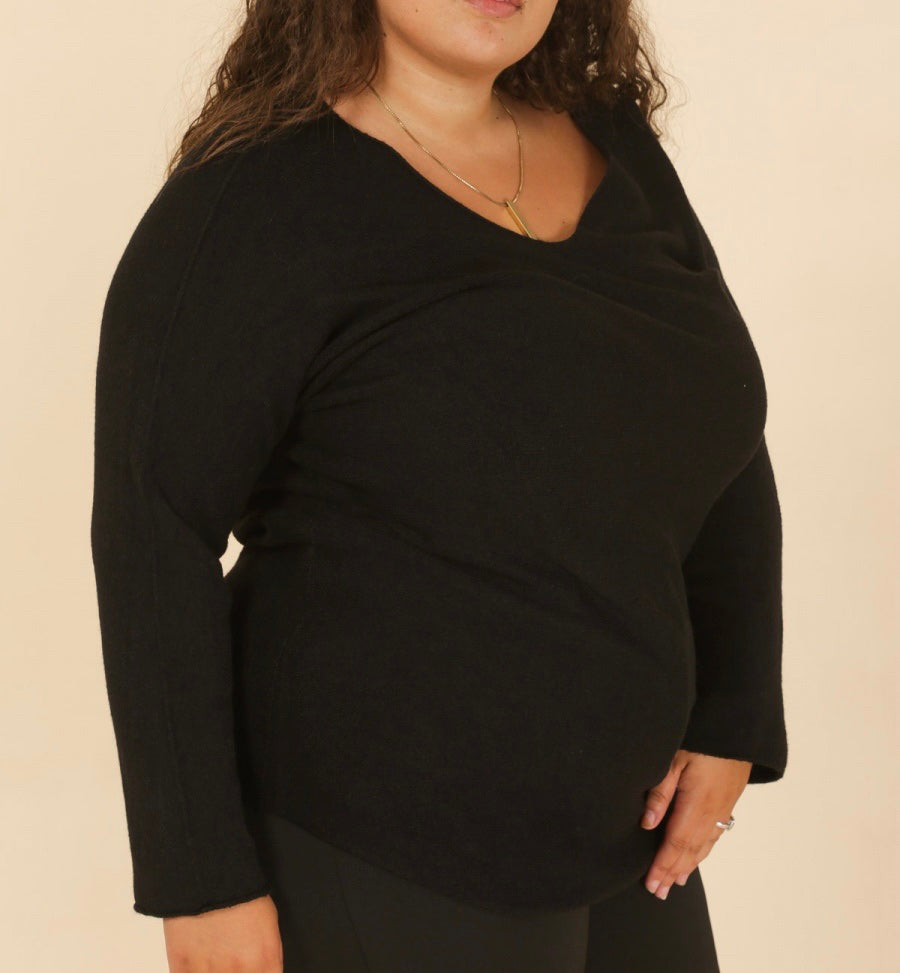 Pull uni coupe droite col V