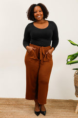 Pantalon chocolat texturé avec nœud à la taille