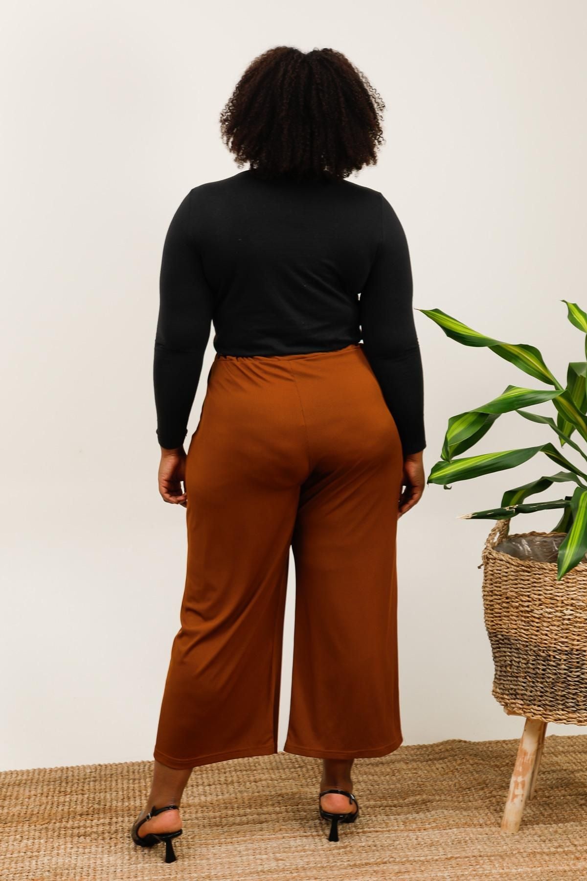 Pantalon chocolat texturé avec nœud à la taille
