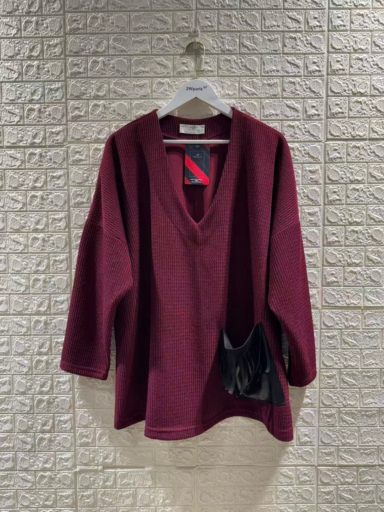 Pull bordeaux texturé avec poche en simili cuir