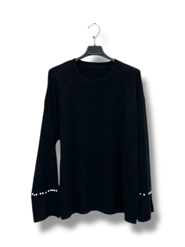 Pull col rond avec strass et perles aux poignets