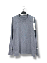 Pull col rond avec strass et perles aux poignets