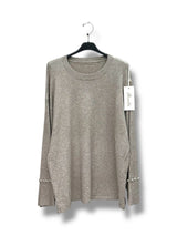 Pull col rond avec strass et perles aux poignets