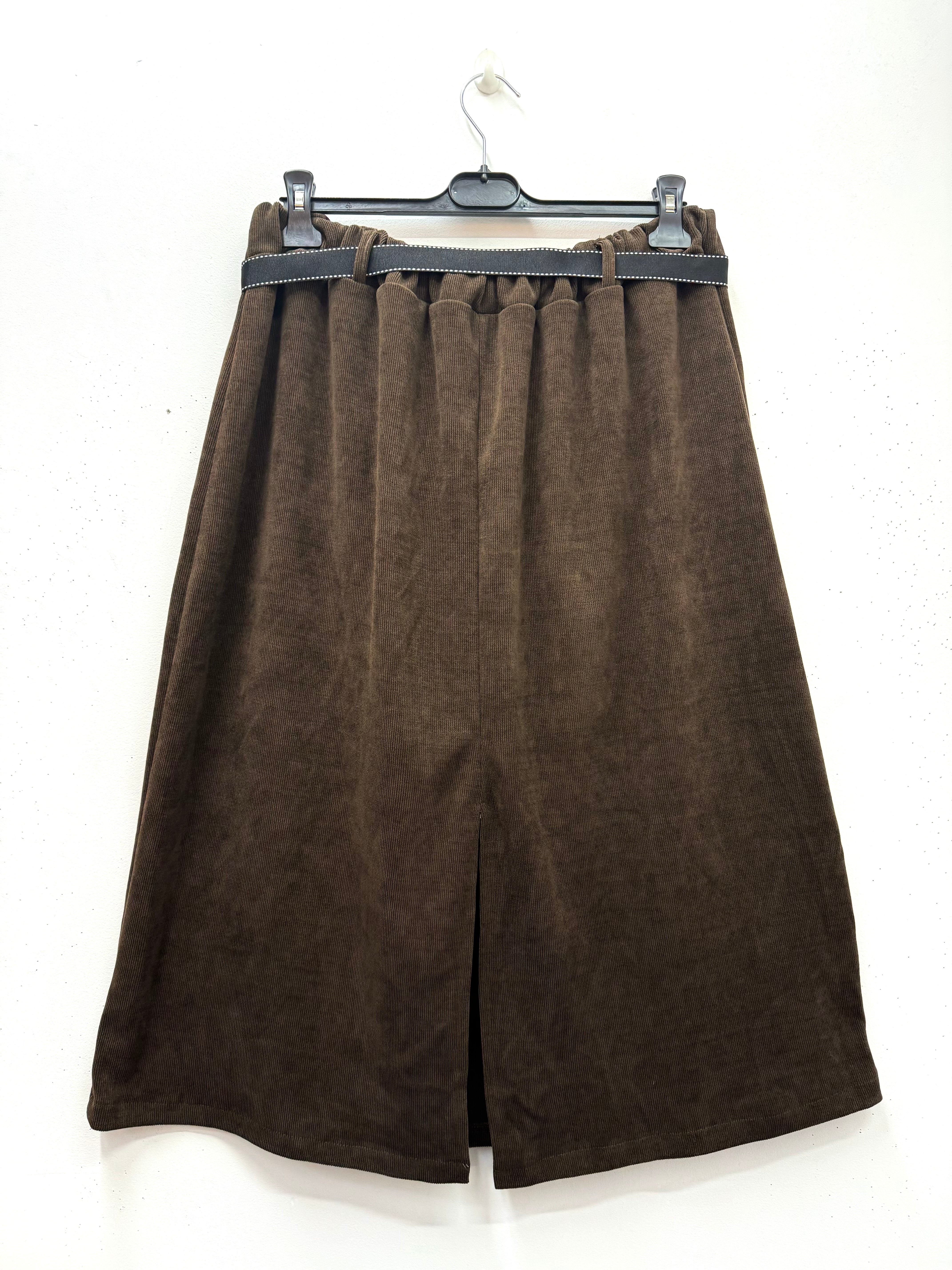 Jupe droite en velours côtelé