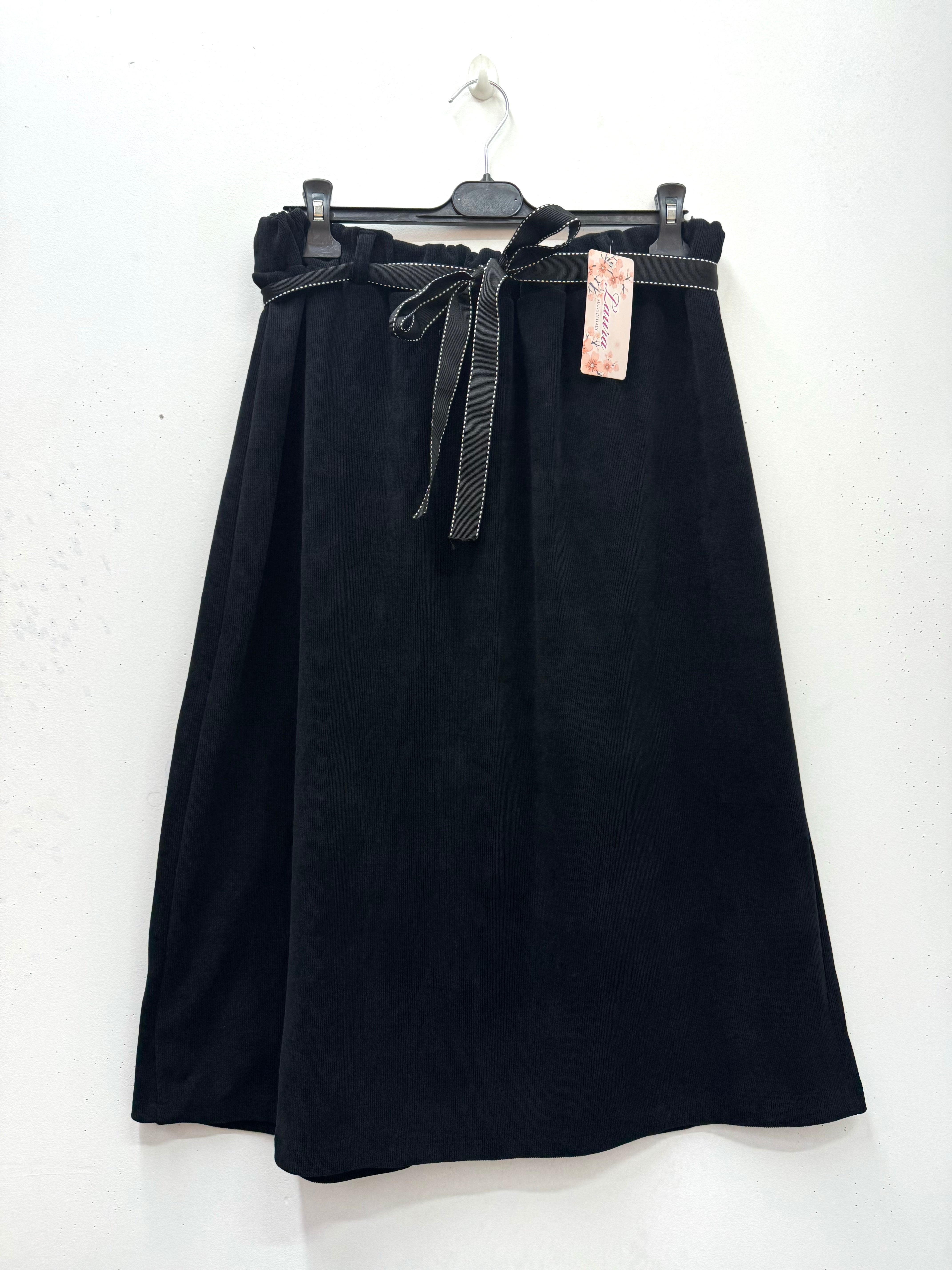 Jupe droite en velours côtelé