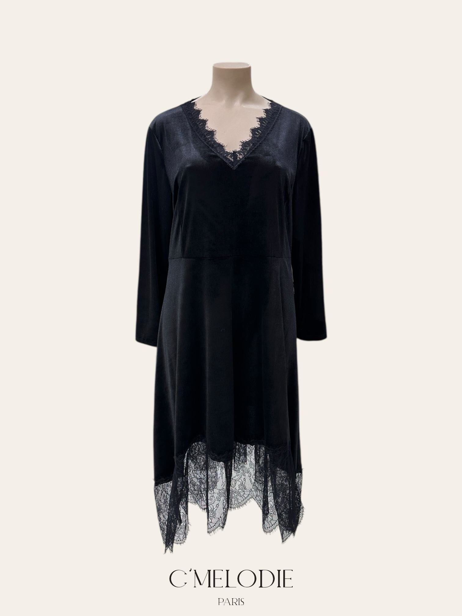 Robe en velours et dentelle