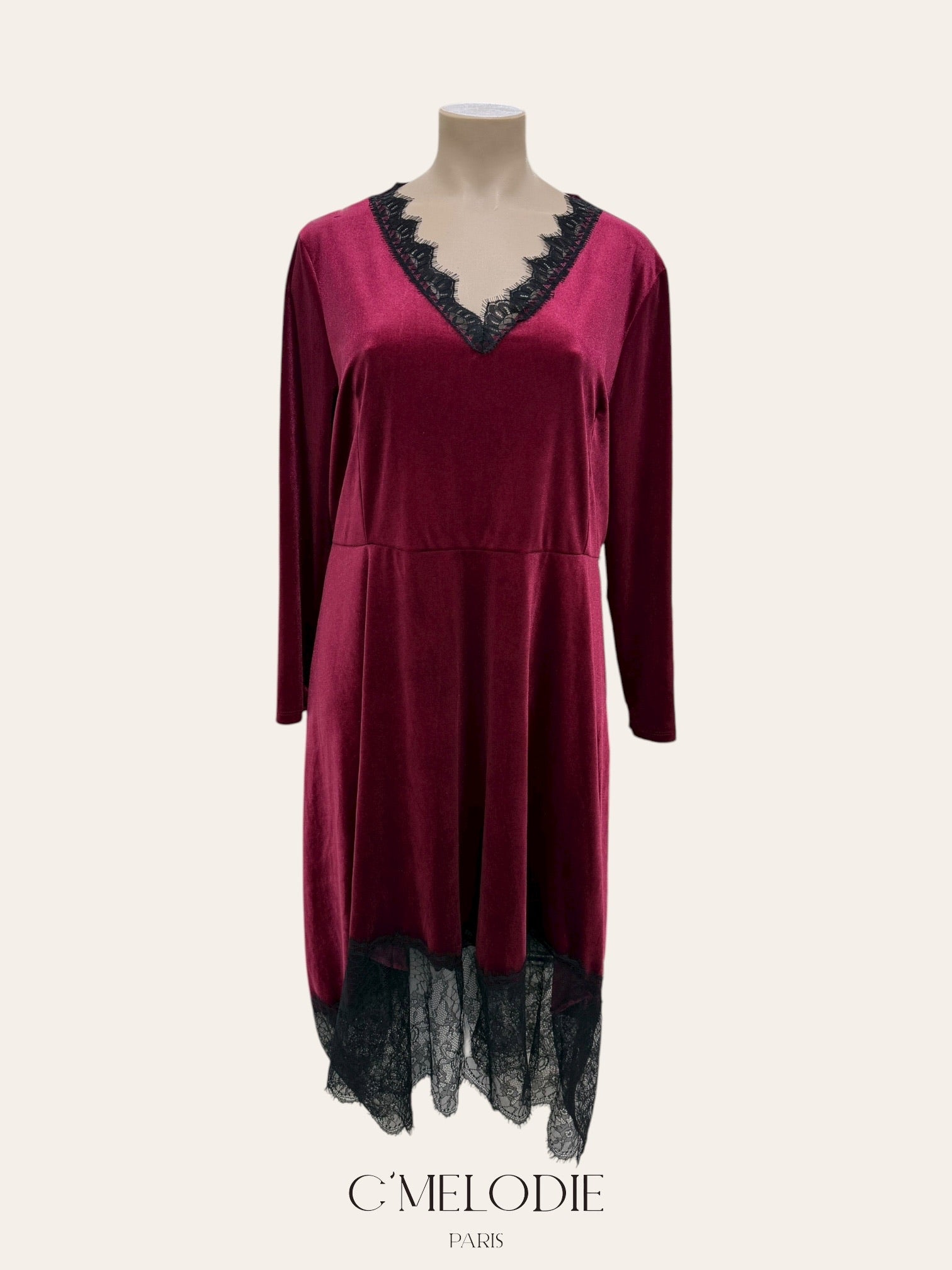 Robe en velours et dentelle
