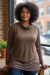 T-shirt col roulé et dentelle