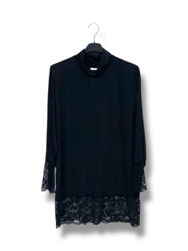 T-shirt col roulé et dentelle