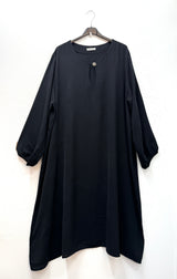 Robe longue avec bouton bijou