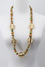 Collier long en résine multicolore et métal doré