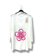 Pull grande fleur floquée