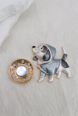 Broche aimantée - Chien sous la pluie