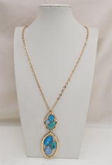 Collier long dorée avec plaques d'acétate colorées