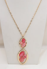 Collier long dorée avec plaques d'acétate colorées