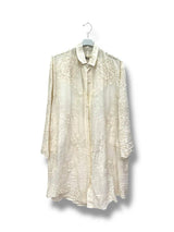 Chemise longue et brodée