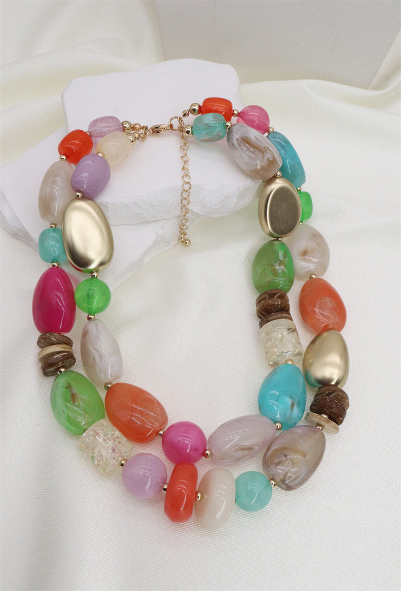 Collier court en perles multicolores