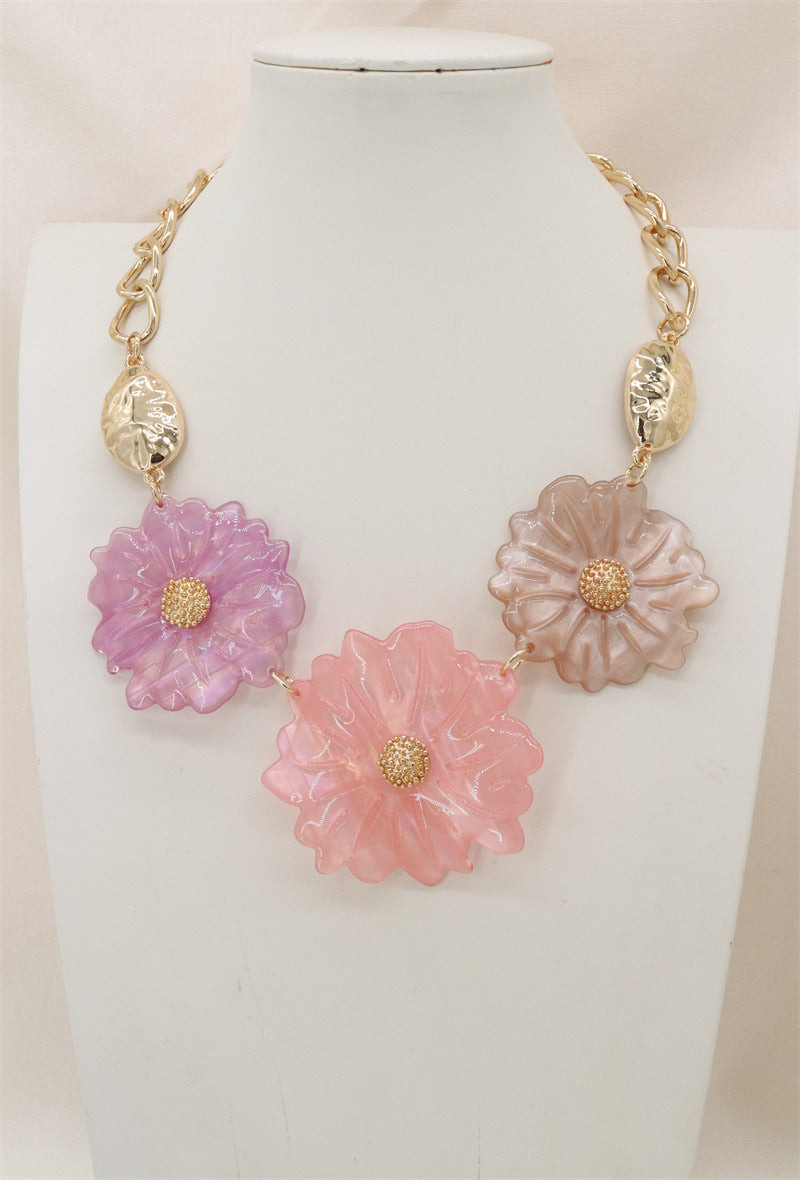 Collier court fleurs rose - plaque d'acétate