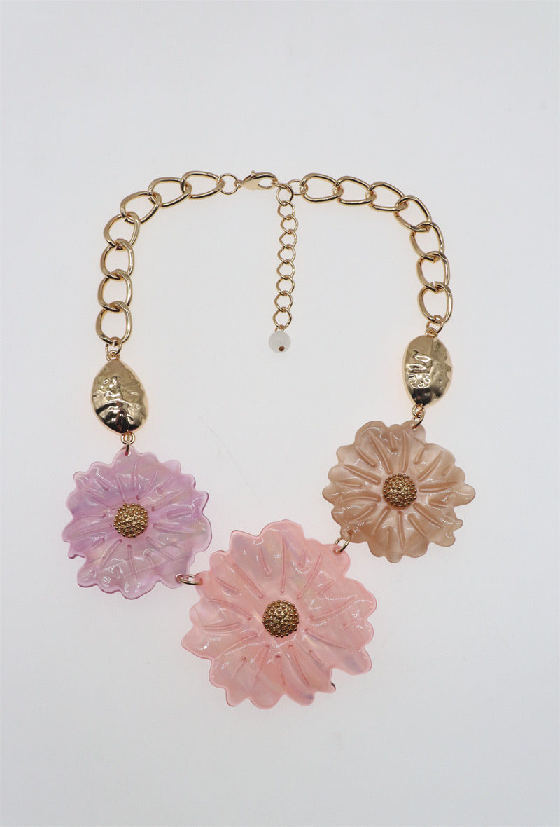 Collier court fleurs rose - plaque d'acétate