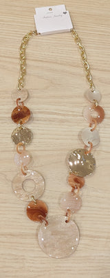 Collier long avec anneaux résine et dorés
