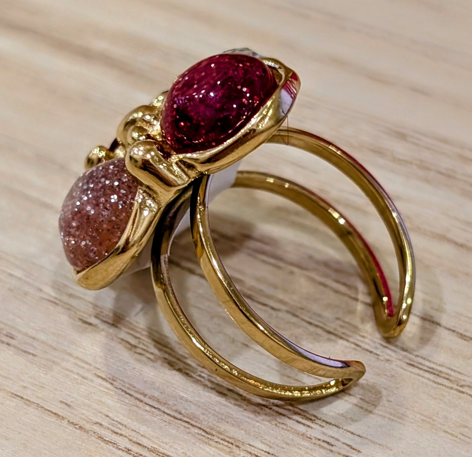 Bague ajustable - Petites pierres rouges et bordeaux